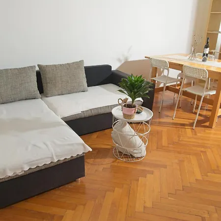 Sven Apartment *